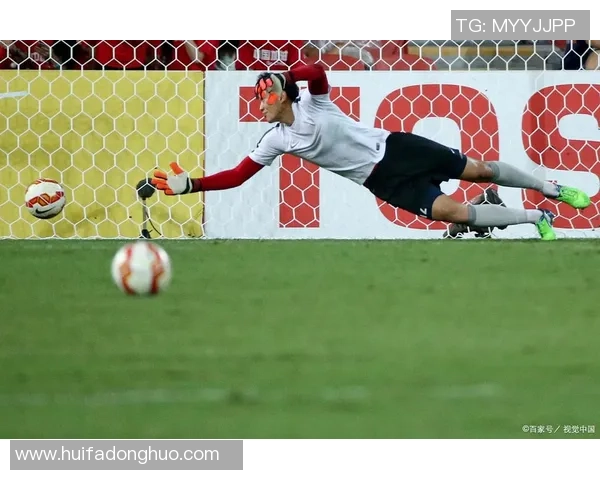 足球明星与孩子互动趣事引发热议 温情瞬间背后的幽默与关怀