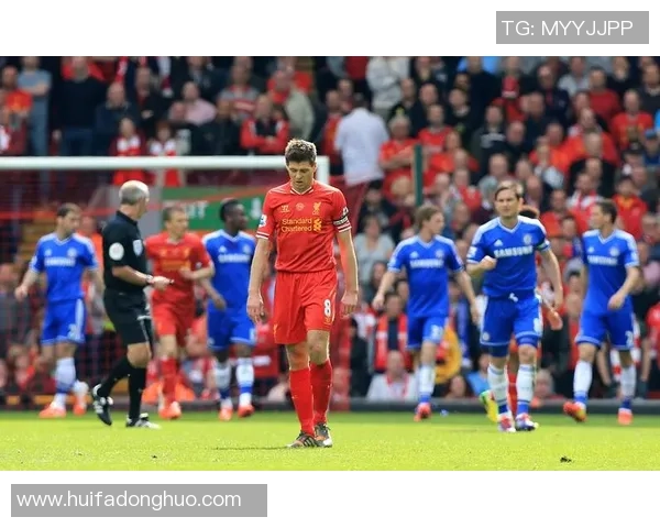 足球巨星亲笔签名珍藏版：回顾传奇瞬间与经典时刻的独特收藏价值